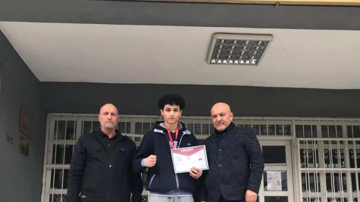 Okulumuz öğrencilerinden Faruk TUĞRUL, Boks Aydın 1. olarak Türkiye Şampiyonluğuna katılacaktır.